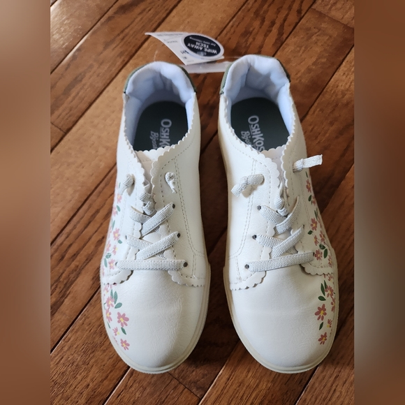 New Oshkosh Girl Floral Shoes - Picture 2 of 8